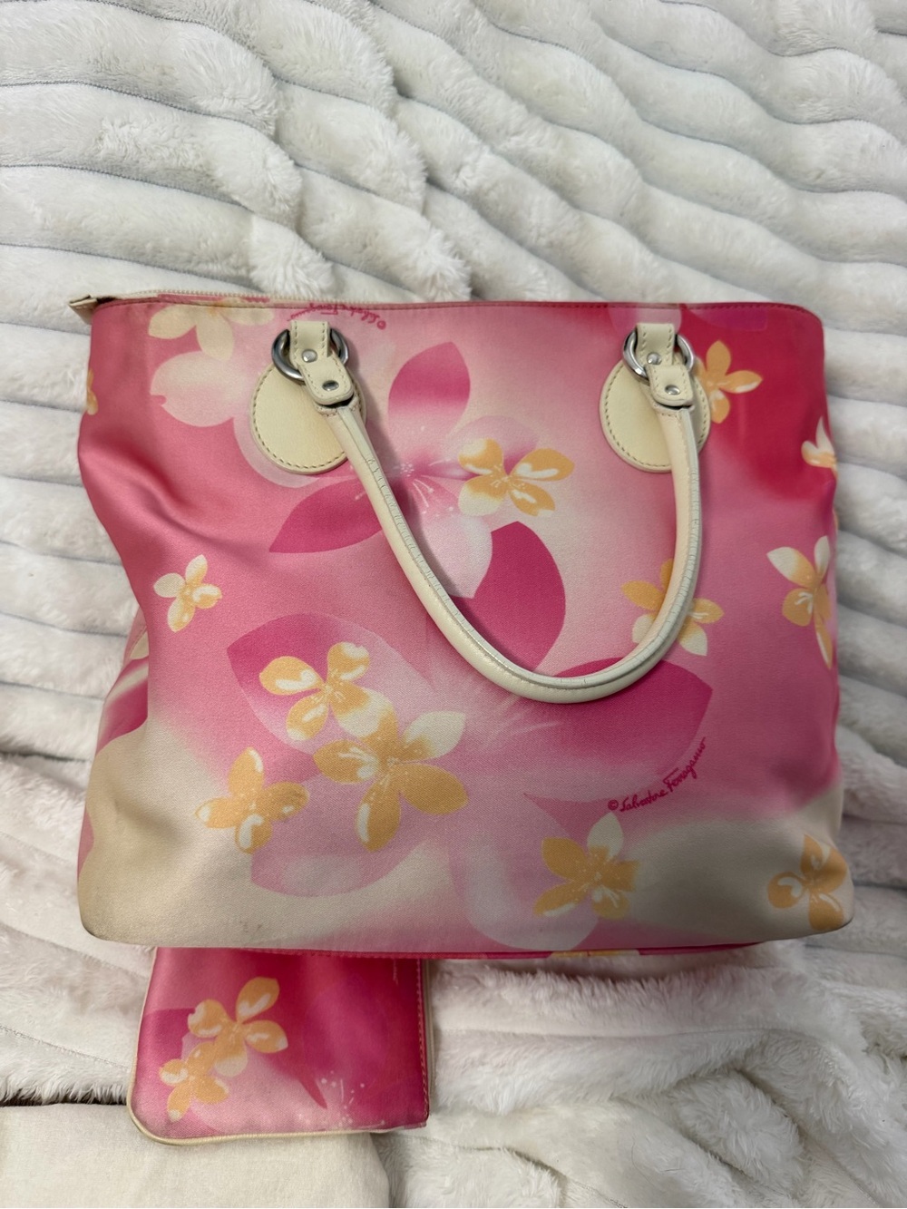 Salvatore Ferragamo Pink and Cream Floral Tote with Matching Pouch - Picture 5 of 13
